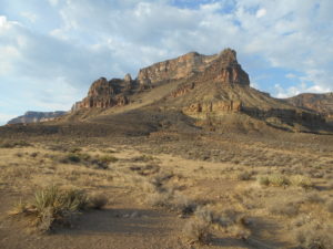 From the Tip Off, looking back up towards Skeleton Point and Yaki Point. O'Neill Butte is blocked by Skeleton Point.
