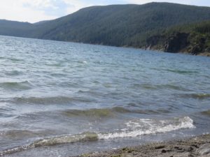 Picture of a lake, taken right at the shoreline